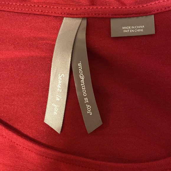 Lovely raspberry top with pleats in front & fancy 3/4 sleeves - Picture 3 of 4